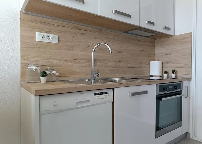 View Макарська